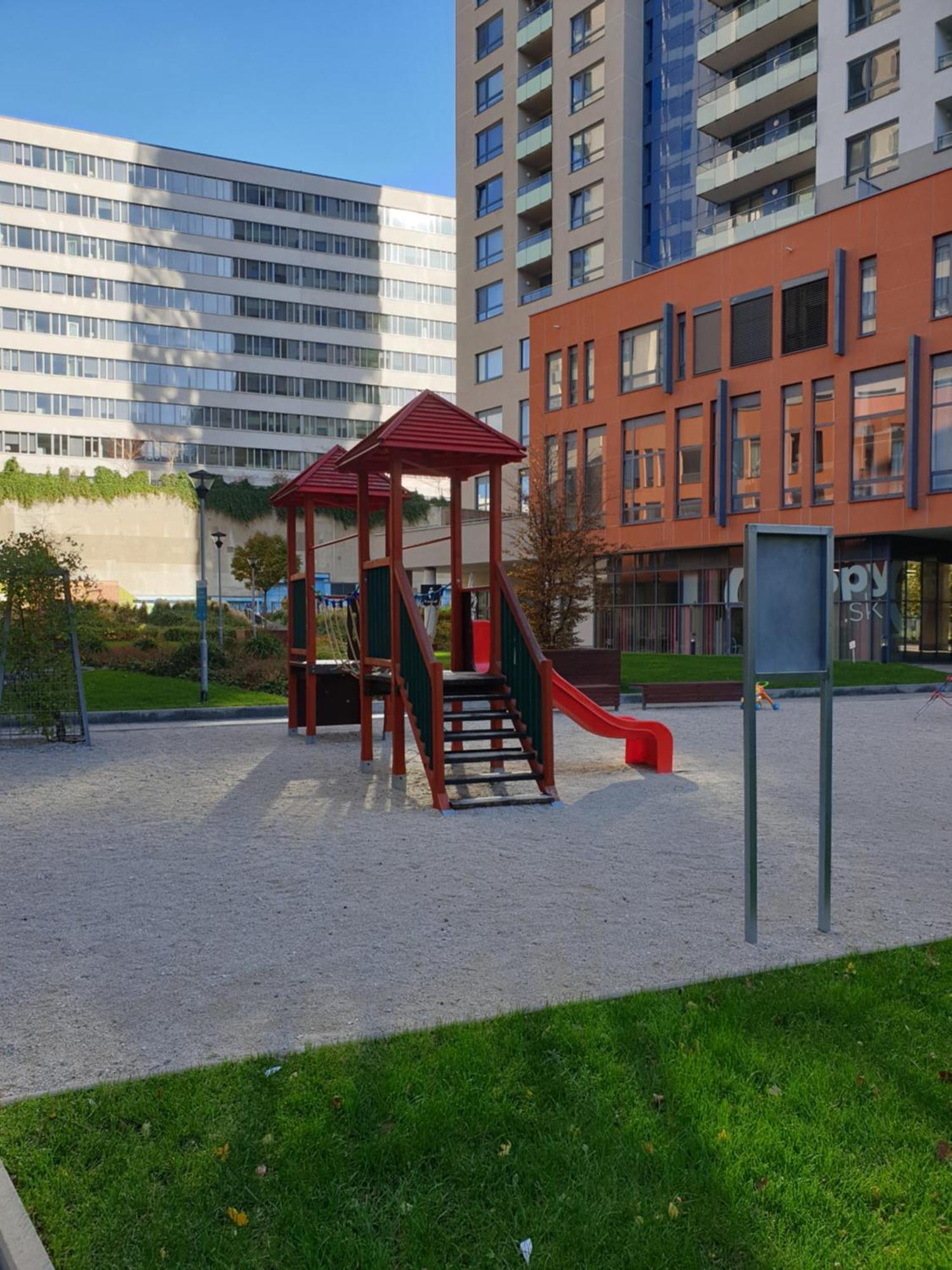 Ferienwohnung Moderny Byt V Sirsom Centre Pressburg Exterior foto